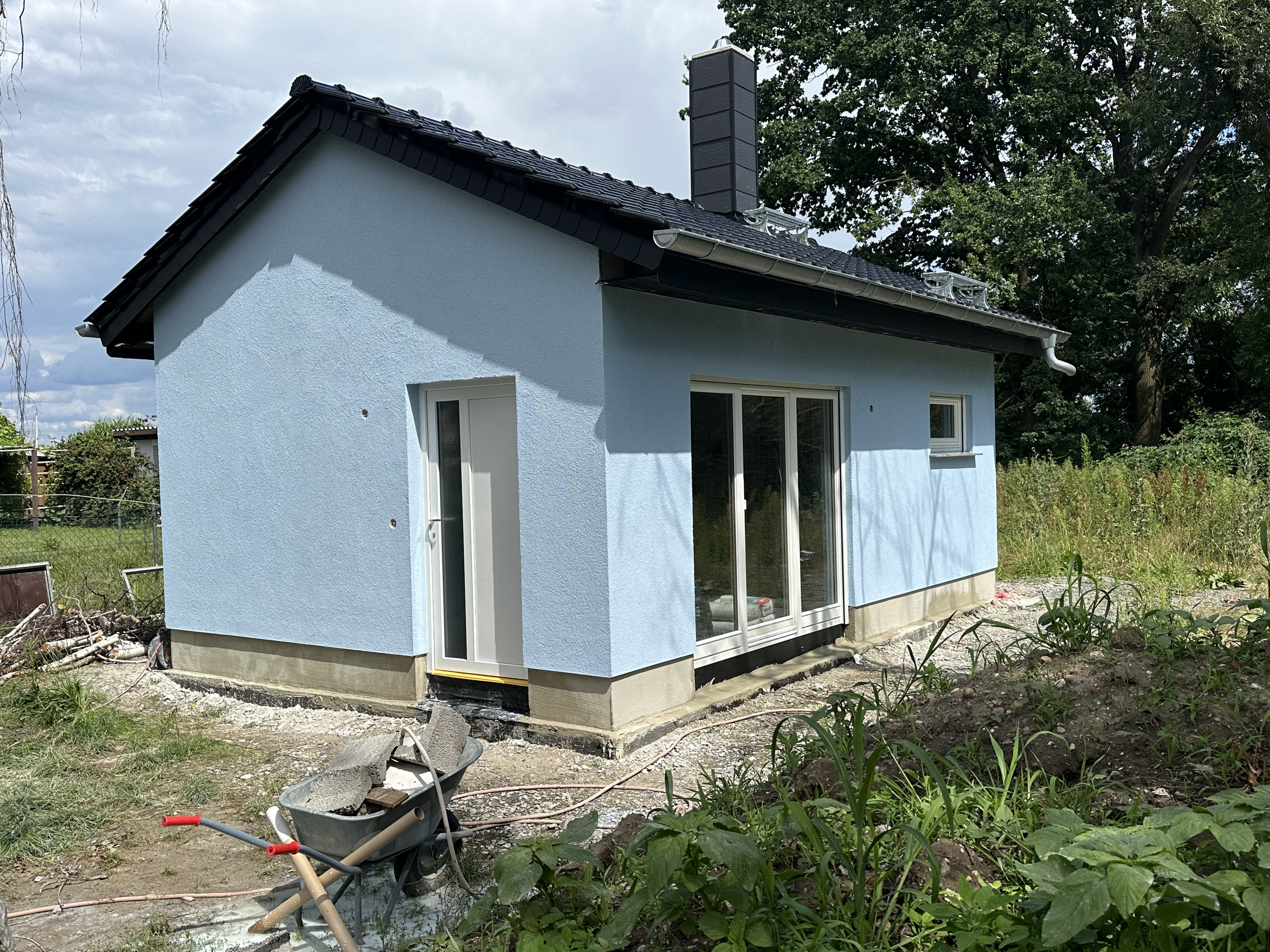 Bungalow mit neuer Fassade und Dach